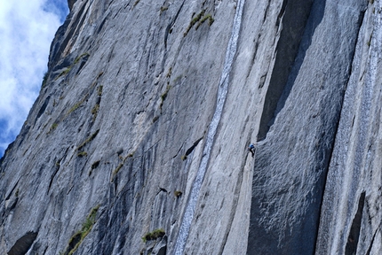 James Pearson - James Pearson su Joy Division (800m, 8b ) sul Qualido, Val di Mello