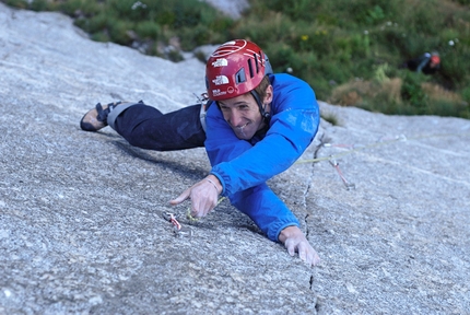 James Pearson - James Pearson repeating Joy Division (800m, 8b ) on Qualido, Val di Mello