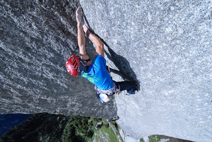 James Pearson - James Pearson su Joy Division (800m, 8b ) sul Qualido, Val di Mello