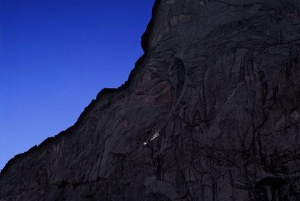 James Pearson - James Pearson su Joy Division (800m, 8b ) sul Qualido, Val di Mello