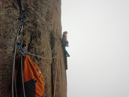 Sturm und Drang  Cima Becco di Valsoera Torre Staccata - Sturm und Drang: Federica Mingolla a-vista su Sturm und Drang al Becco di Valsoera, insieme a Andrea Migliano