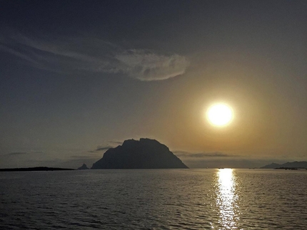 Affora sa nato Punta Lucca - Isola di Tavolara - Affora sa nato: Tavolara Island bathed in the early morning sun.