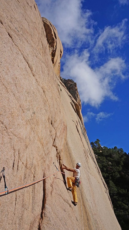 Jeef Punta di U Corbu - Jeef: Maurizio Oviglia climbing pitch 4