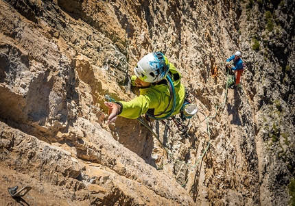 PukaNaka Sas dai Tamersc - PukaNaka: Durante la prima salita di PukaNaka (7b+, 325m) sulla parete SO di Sas dai Tamersc in Dolomiti (Manuel Baumgartner, Martin Baumgartner, Toni Oboles)