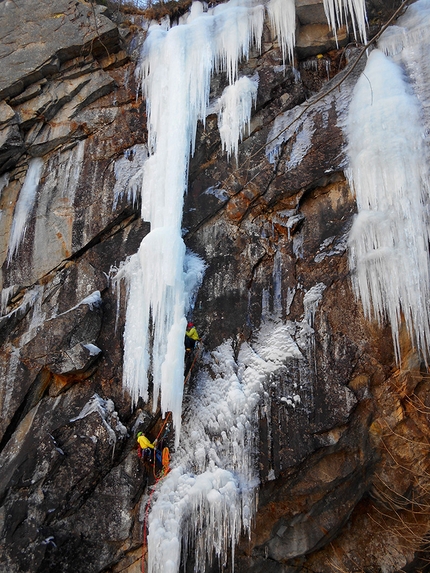 Vanessa Robe Neire Pianchette, Parete di Tempo Tiranno - Vanessa Robe Neire: Marco Appino and Umberto Bado making the first ascent of Vanessa robe neire in Valle Orco, Piemonte, Italy