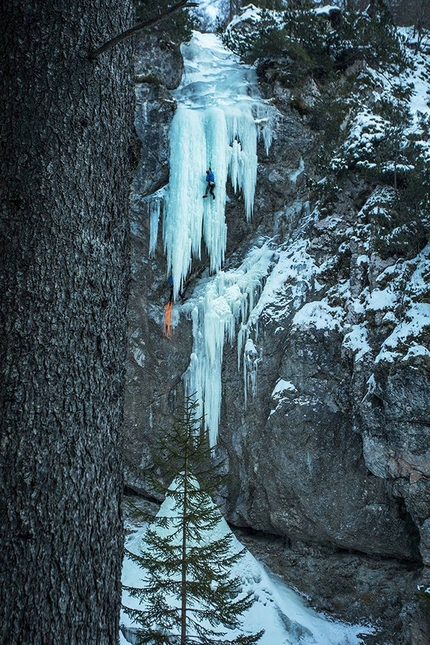 Panta rei Valbruna - Panta rei: Enrico Mosetti e Tine Cuder durante la prima salita di Panta rei in Valbruna, Alpi Giulie il 24/01/2017 © Eddie Gianelloni, www.eddiegianelloni.com