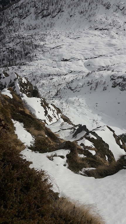 Couloir sinuoso Pizzo Tronella - Couloir sinuoso: Cristian Candiotto durante la salita di Couloir sinuoso il 12/03/2017 sul Pizzo Tronella in Val Gerola