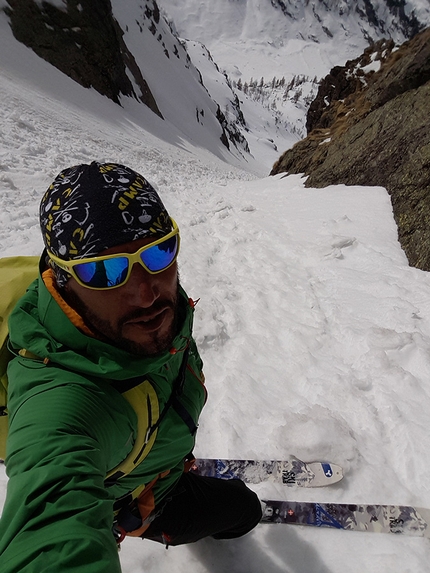 Couloir sinuoso Pizzo Tronella - Couloir sinuoso: Cristian Candiotto durante la salita di Couloir sinuoso il 12/03/2017 sul Pizzo Tronella in Val Gerola