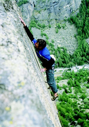 Itaca nel Sole Free Caporal - Itaca nel Sole Free: Cristian Brenna making the first free ascent of  Itaca nel Sole at Caporal @ Andrea Gallo