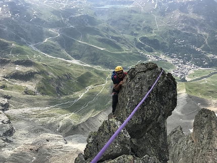 Cresta Albertini Colle delle Grandes Murailles - Cresta Albertini: Sergio Cirio sotto il Bivacco Camillotto