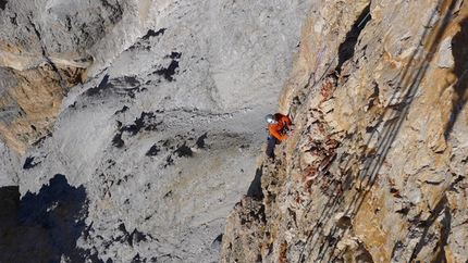 Viki krema Tofana Di Rozes - Viki krema: Tomaž Jakofčič e Luka Lindic in apertura su Viki krema (VIII+/IX-, VIII- obl., 800m), Tofana Di Rozes, Dolomiti.