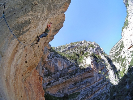 Unchìnos Badde Pèntumas - Valle di Lanaitto - Unchìnos:  Luca Giupponi in azione, assicurato da Maurizio Oviglia, sulla via Unchinos (8b, 185 m) Sardegna