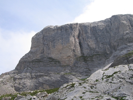 Sette secondi Cima delle Saline - Sette secondi: La parete NO della Cima delle Saline, Alpi Liguri, dove corre la via Sette secondi di Andrea Mantero, Roberto Demartini e Roberto Tavella