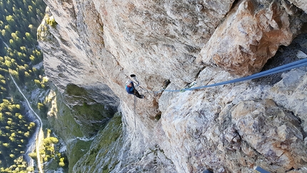 Via Mirko Monte Steviola - Via Mirko: Manuel Nocker e Armin Senoner durante la prima salita della Via Mirko sul Monte Steviola, Vallunga (Puez-Odle) Dolomiti