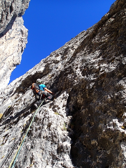 Llops de mar Seconda Pala di San Lucano - Llops de mar: Santiago Padros apre il primo tiro di Llops de mar, Seconda Pala di San Lucano, Dolomiti, aperta insieme a Luca Vallata il 16/10/2017