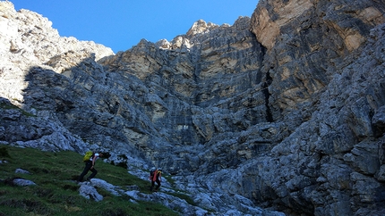 I tempi cambiano Sass de Mura - I tempi cambiano: Sass de Mura parete sud (Gruppo del Cimonega, Dolomiti Feltrine), sotto alla Banca Soliva