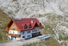Rifugio Marinelli nelle Alpi Carniche rimane chiuso per la stagione 2026